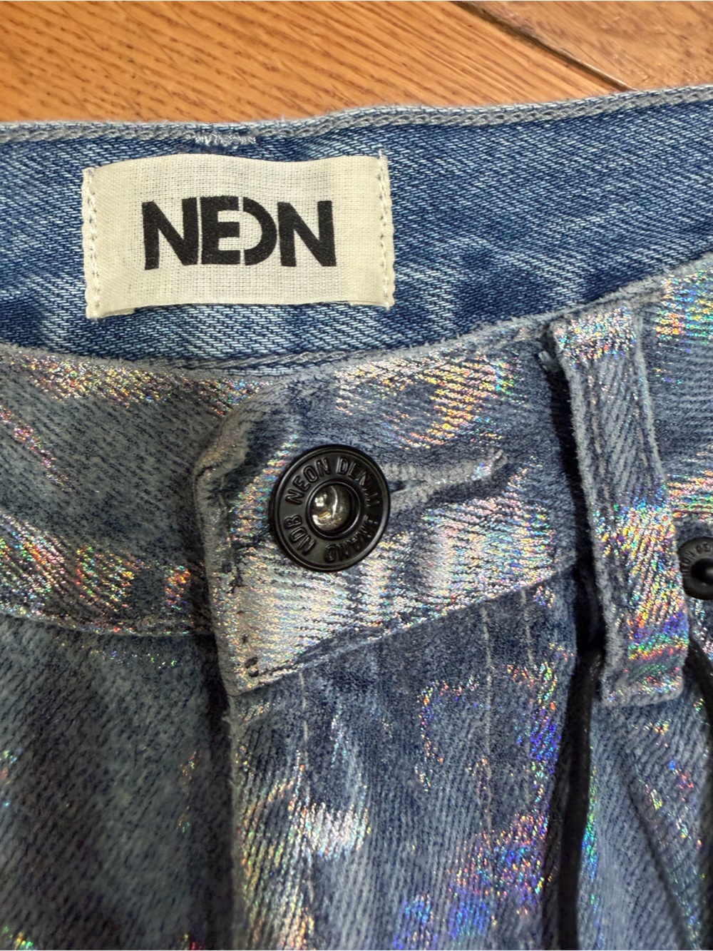 NWT Neon Denim Leroy Coated Wide-Leg Jeans Holographic Silver 28 - Picture 9 of 15